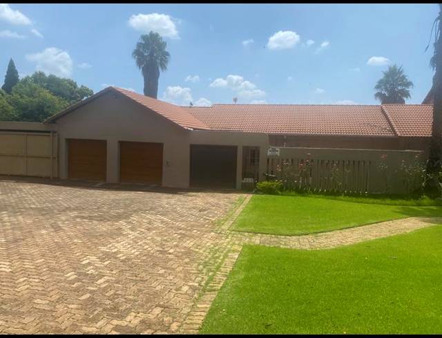 5 BEDROOM HOUSE FOR SALE IN CLUBVILLE